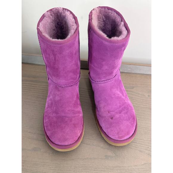 Girls UGG Boots 8 - Picture 1 of 8
